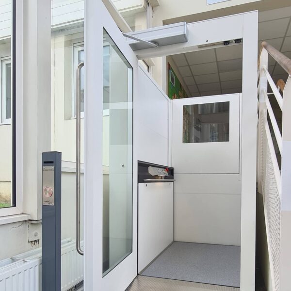 NG-SERVICES-elevateur-college-rouen-1-600x600