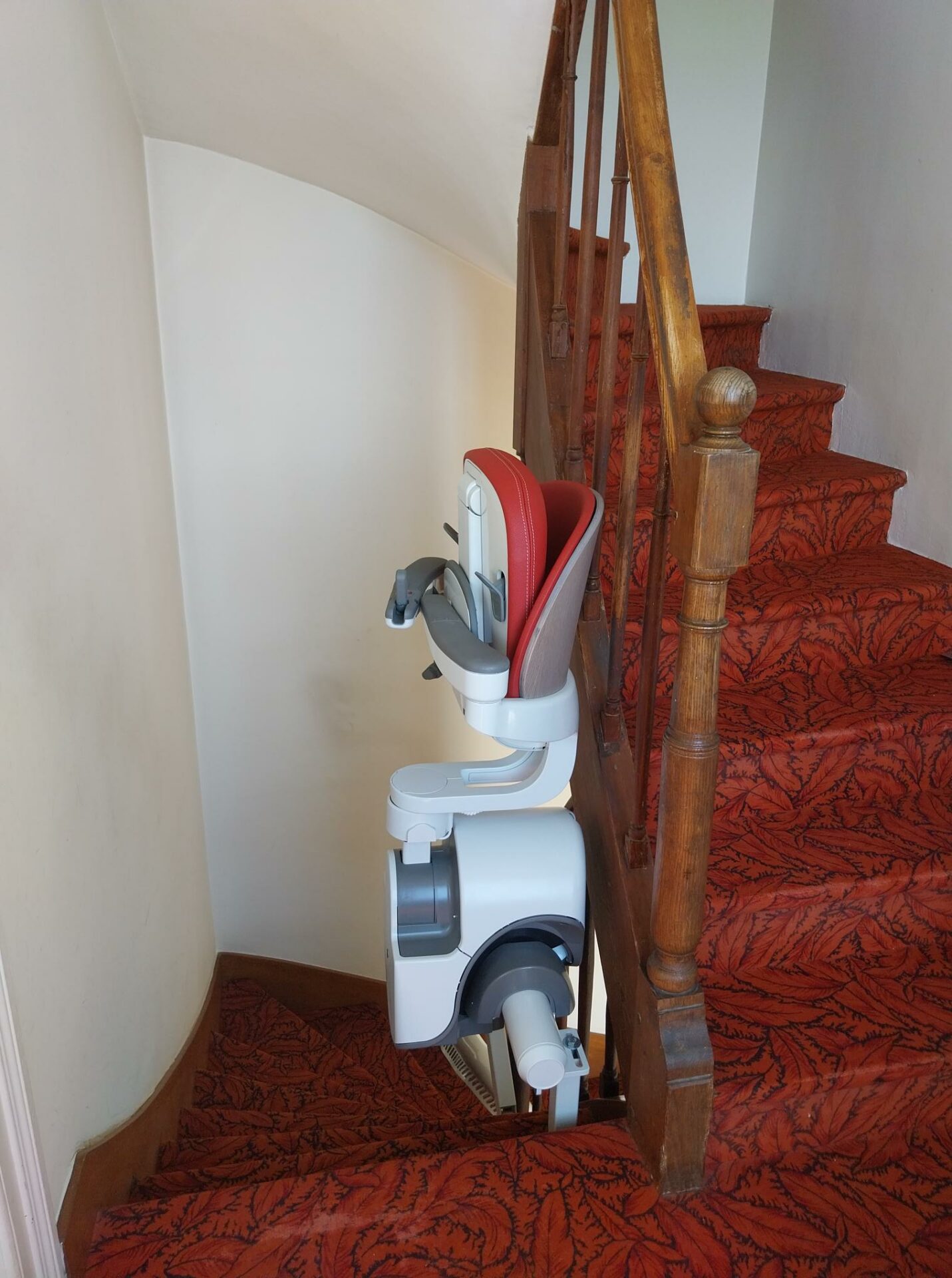 Monte-escalier monorail ACCESS situé sur la commune de Sotteville les Rouen (76)