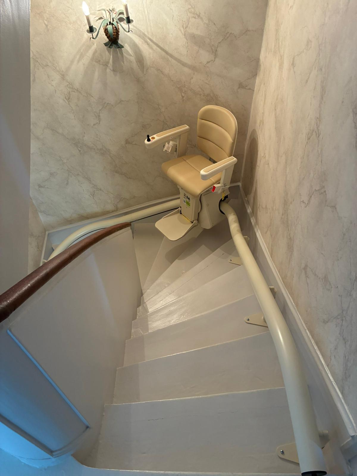 Monte-escalier monorail HANDICARE situé au Havre (76)