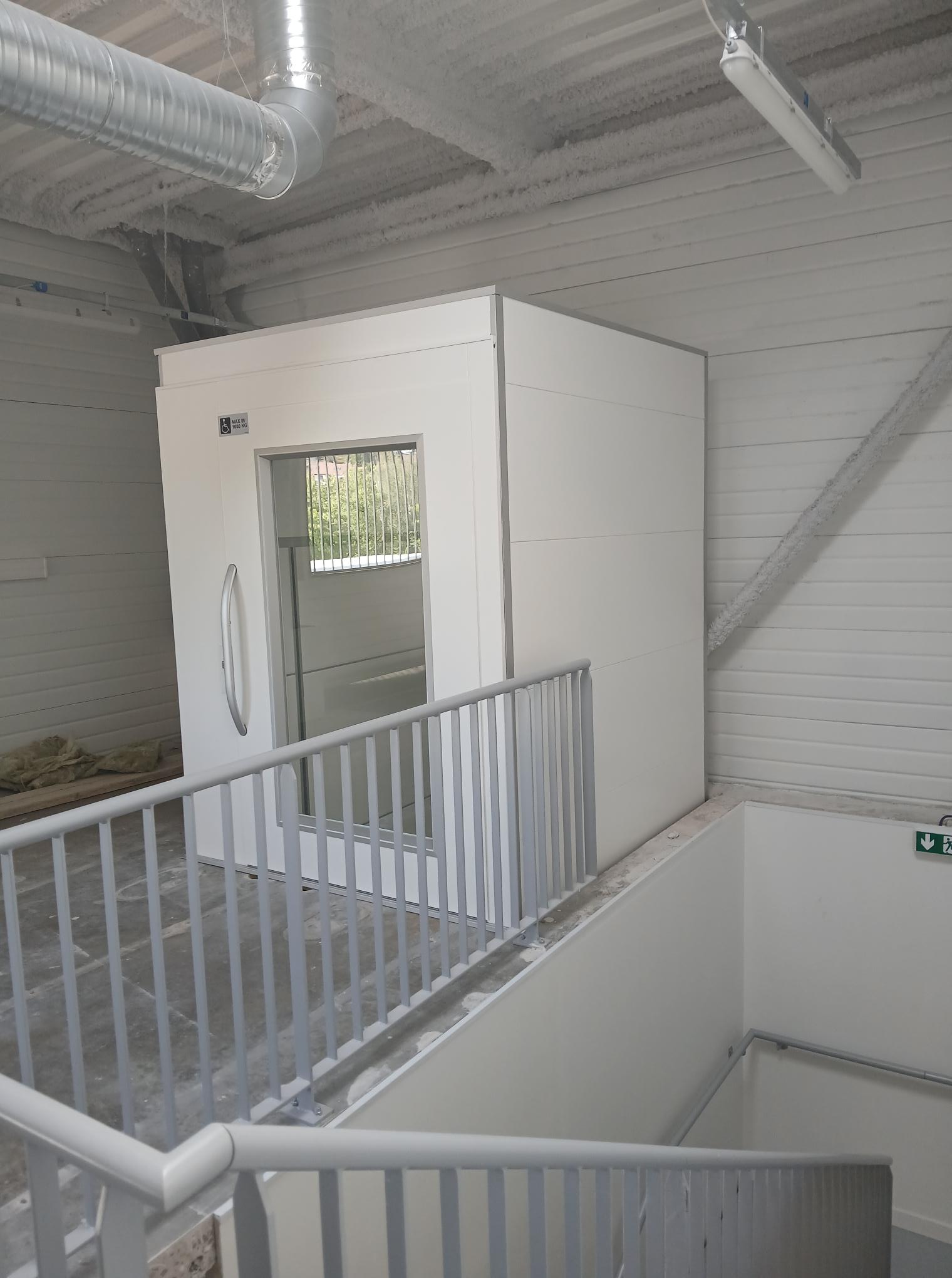 Élévateur A4 Mille CIBES installé dans un magasin de Tourville la Rivière (76)